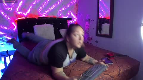 Snapshot of katieeandsharon chatting on 12-10-24, 11:19 SHARON KATIEE online show from 12-10-24, 11:19