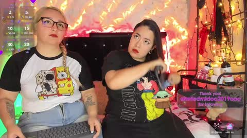 Snapshot of katieeandsharon chatting on 01-16-25, 08:36 SHARON KATIEE online show from 01-16-25, 08:36