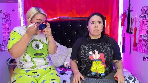 Snapshot of katieeandsharon chatting on 02-07-25, 04:27 SHARON KATIEE online show from 02-07-25, 04:27