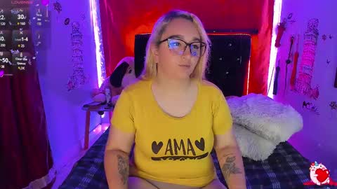 Snapshot of katieeandsharon chatting on 02-22-25, 04:30 SHARON KATIEE online show from 02-22-25, 04:30