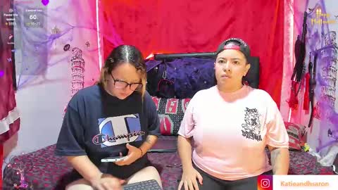 Snapshot of katieeandsharon chatting on 10-20-25, 01:11 SHARON KATIEE online show from 10-20-25, 01:11