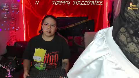 Snapshot of katieeandsharon chatting on 10-31-25, 03:13 SHARON KATIEE online show from 10-31-25, 03:13