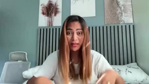 Snapshot of katiefrox_ chatting on 10-31-25, 12:22 katiefrox online show from 10-31-25, 12:22