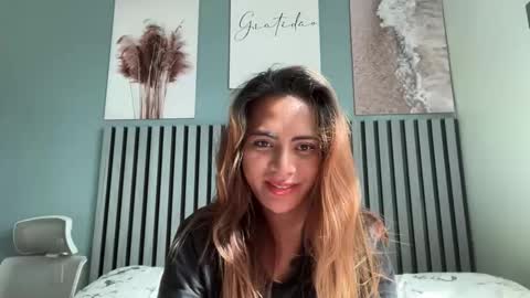Snapshot of katiefrox_ chatting on 11-03-25, 12:24 katiefrox online show from 11-03-25, 12:24