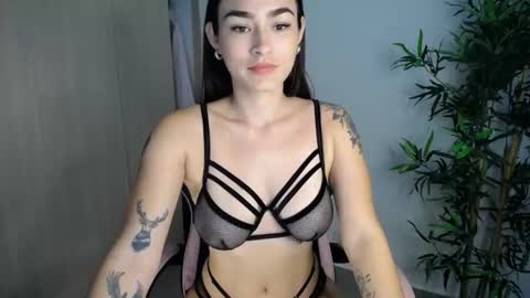 Snapshot of katiejane_ chatting on 06-26-26, 11:03 Katie Jane online show from 06-26-26, 11:03