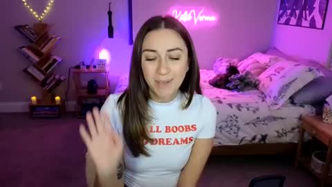 Snapshot of katieverona chatting on 12-30-24, 02:53 Katie Verona online show from 12-30-24, 02:53