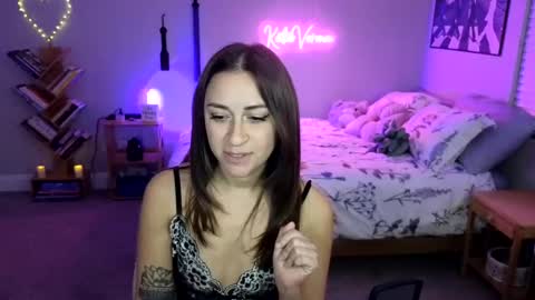 Snapshot of katieverona chatting on 01-01-25, 05:54 Katie Verona online show from 01-01-25, 05:54