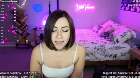 Snapshot of katieverona chatting on 01-21-25, 10:30 Katie Verona online show from 01-21-25, 10:30