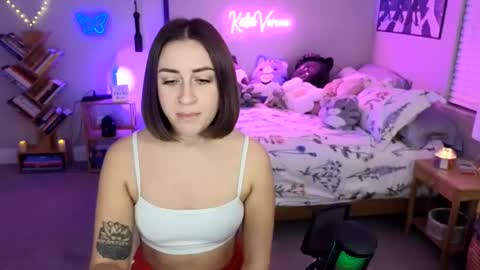 Snapshot of katieverona chatting on 02-03-25, 12:58 Katie Verona online show from 02-03-25, 12:58