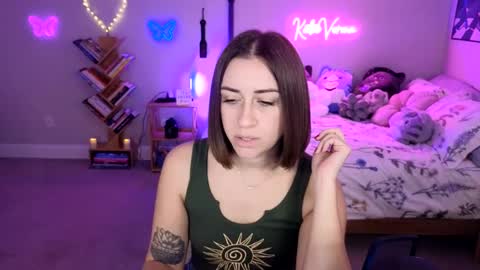 Snapshot of katieverona chatting on 02-07-25, 12:42 Katie Verona online show from 02-07-25, 12:42