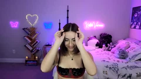 Snapshot of katieverona chatting on 02-15-25, 11:47 Katie Verona online show from 02-15-25, 11:47