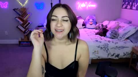 Snapshot of katieverona chatting on 02-25-25, 11:55 Katie Verona online show from 02-25-25, 11:55