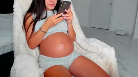 Snapshot of katrin_fit chatting on 10-19-25, 12:06 Katrin online show from 10-19-25, 12:06