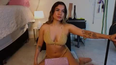 Snapshot of katt_bdsm chatting on 04-27-26, 11:52 Katt online show from 04-27-26, 11:52