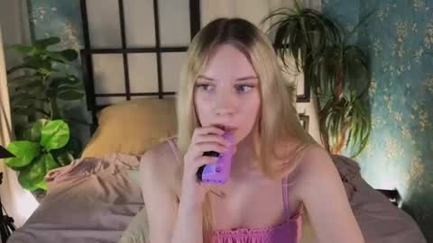 Snapshot of katt_yy chatting on 07-14-26, 05:01 katt_yy online show from 07-14-26, 05:01