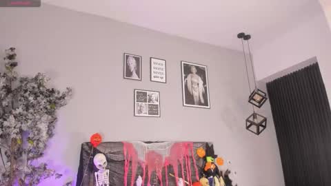 Katerine online show from 10-28-25, 03:43