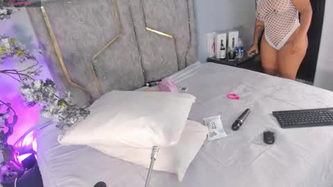 Katerine online show from 12-18-25, 03:45