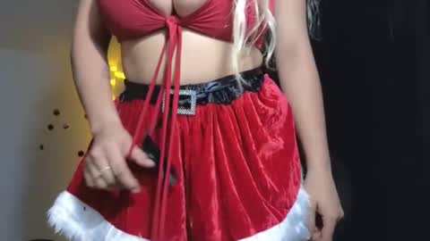 Snapshot of katty_bluntt chatting on 12-22-24, 07:22 Luu sell online show from 12-22-24, 07:22