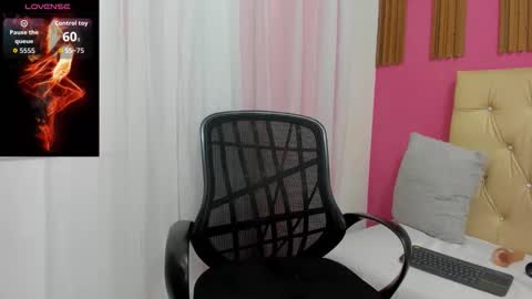 Snapshot of katty_cooper1 chatting on 05-28-26, 04:21 katty online show from 05-28-26, 04:21