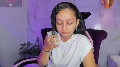 Snapshot of katy_sweet19 chatting on 06-28-26, 10:43 Katy online show from 06-28-26, 10:43
