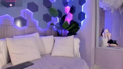 Snapshot of katyakozlov chatting on 05-19-26, 08:15 online show from 05-19-26, 08:15