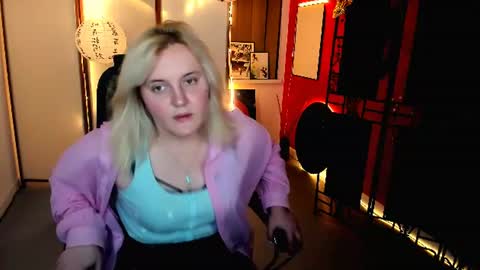 Snapshot of katybriggs chatting on 06-19-26, 06:07 Katy online show from 06-19-26, 06:07