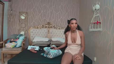 Snapshot of katybrowns chatting on 10-12-25, 08:19 KATY online show from 10-12-25, 08:19