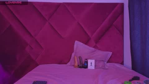 Cattleya stone online show from 10-26-25, 02:39