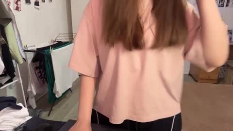 Nyelle online show from 04-18-26, 01:59