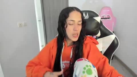 kaylie online show from 12-22-25, 08:17