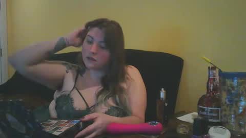 Snapshot of kaytiebird96 chatting on 02-21-25, 11:44 Katie Bird online show from 02-21-25, 11:44