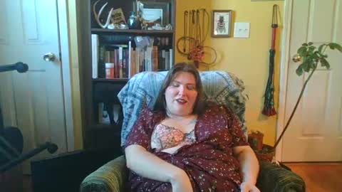 Snapshot of kaytiebird96 chatting on 02-25-25, 10:07 Katie Bird online show from 02-25-25, 10:07