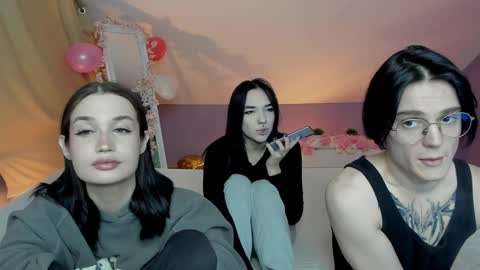 Snapshot of kebesheska chatting on 01-16-25, 08:11 Seb Polly Roxy Jonny online show from 01-16-25, 08:11