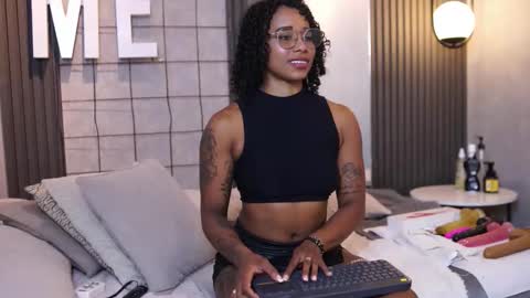 kelly__thomson online show from 04-01-26, 01:41