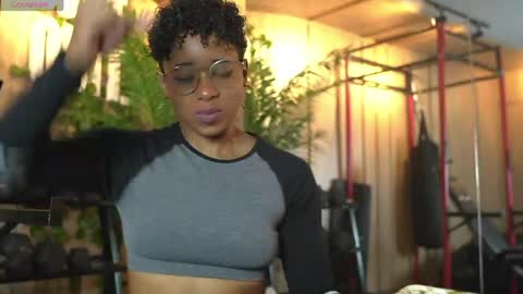 kelly__thomson online show from 05-25-26, 01:39