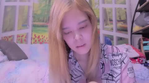 Snapshot of kelly_baby2005 chatting on 02-11-26, 03:11 Kelly online show from 02-11-26, 03:11