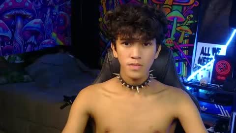 Snapshot of ken_bigcockxx chatting on 07-07-26, 11:42 Ken online show from 07-07-26, 11:42