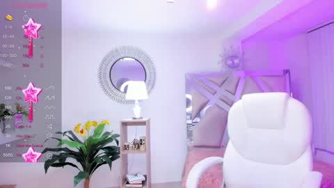 Snapshot of kendaall_jenner chatting on 12-22-24, 08:27 Kendall Jenner online show from 12-22-24, 08:27