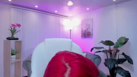 Snapshot of kendaall_jenner chatting on 02-13-25, 05:16 Kendall Jenner online show from 02-13-25, 05:16