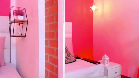 Snapshot of kendal_sexy3 chatting on 10-03-25, 12:13 Camila online show from 10-03-25, 12:13