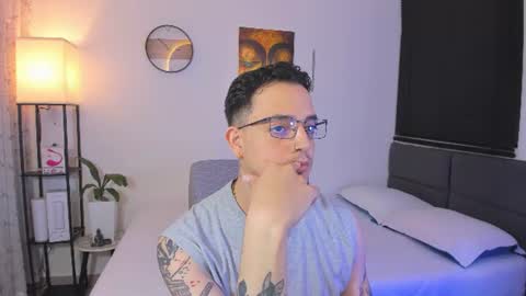 Snapshot of kendel_dimitri chatting on 06-18-26, 03:07 kendel_dimitri online show from 06-18-26, 03:07