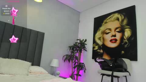 Snapshot of kendra_london chatting on 04-19-26, 11:20 Kendra London online show from 04-19-26, 11:20