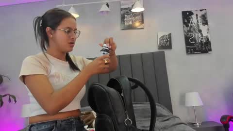 Snapshot of kendra_london chatting on 04-25-26, 02:14 Kendra London online show from 04-25-26, 02:14