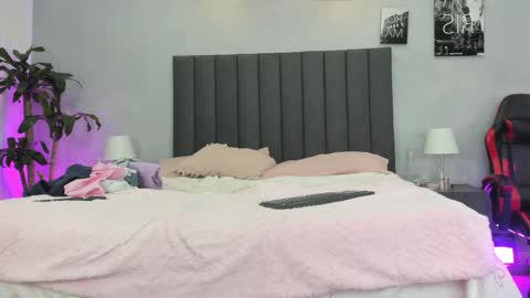 Snapshot of kendra_london chatting on 05-06-26, 11:26 Kendra London online show from 05-06-26, 11:26