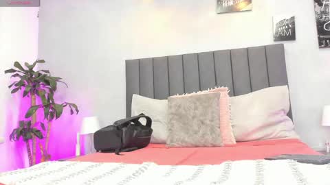 Snapshot of kendra_london chatting on 05-13-26, 11:29 Kendra London online show from 05-13-26, 11:29