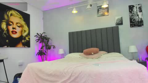 Snapshot of kendra_london chatting on 05-26-26, 11:06 Kendra London online show from 05-26-26, 11:06