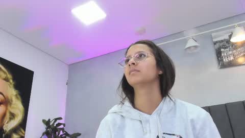 Snapshot of kendra_london chatting on 06-16-26, 11:24 Kendra London online show from 06-16-26, 11:24