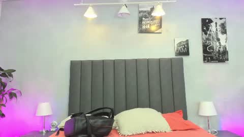 Snapshot of kendra_london chatting on 06-17-26, 11:12 Kendra London online show from 06-17-26, 11:12