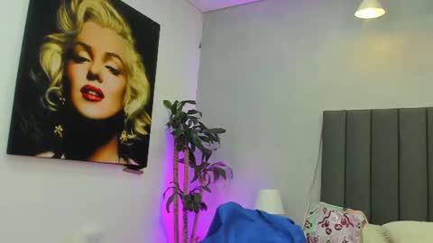 Snapshot of kendra_london chatting on 06-30-26, 11:22 Kendra London online show from 06-30-26, 11:22