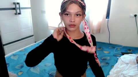 kendra_lunaxx online show from 06-17-26, 07:00